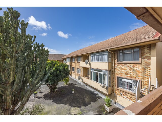 <!--[if BLOCK]><![endif]--> 35 Da Gama Mansions 22 Hopkins Street, Glen Lily, Parow <!--[if ENDBLOCK]><![endif]-->